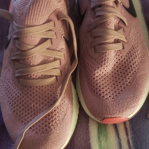 Nike epic react, New no tags - Picture 4 of 4